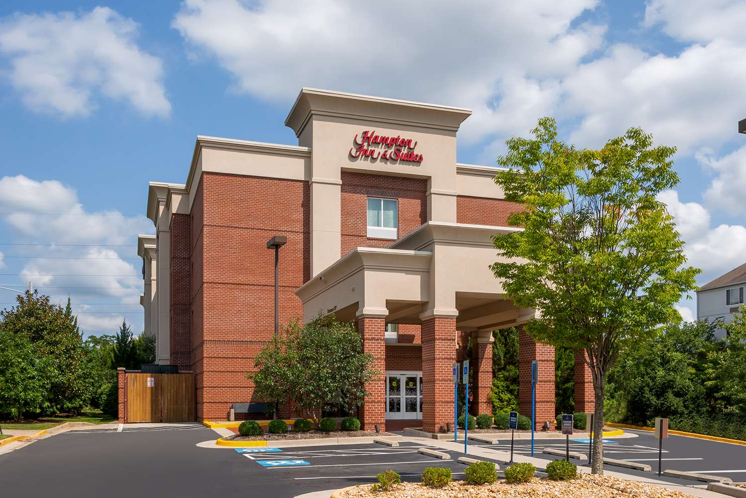 Фото Hampton Inn & Suites Herndon-Reston