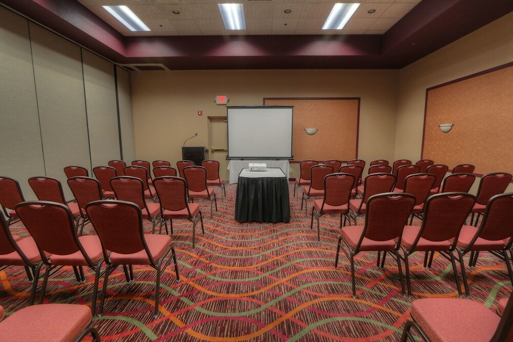 Фото Comfort Inn & Suites and Conference Center