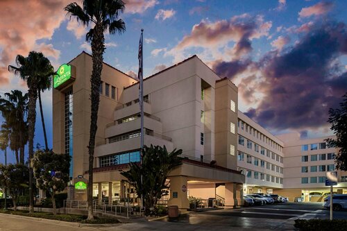 Гостиница La Quinta Inn & Suites by Wyndham Anaheim в Анахайме