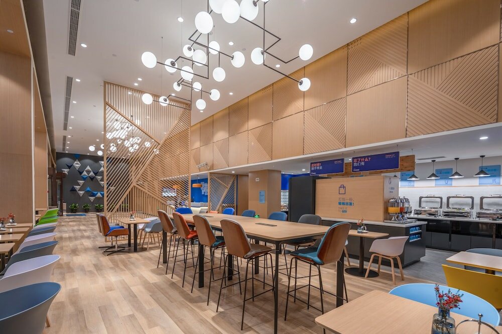 Фото Holiday Inn Express Ningbo City Center