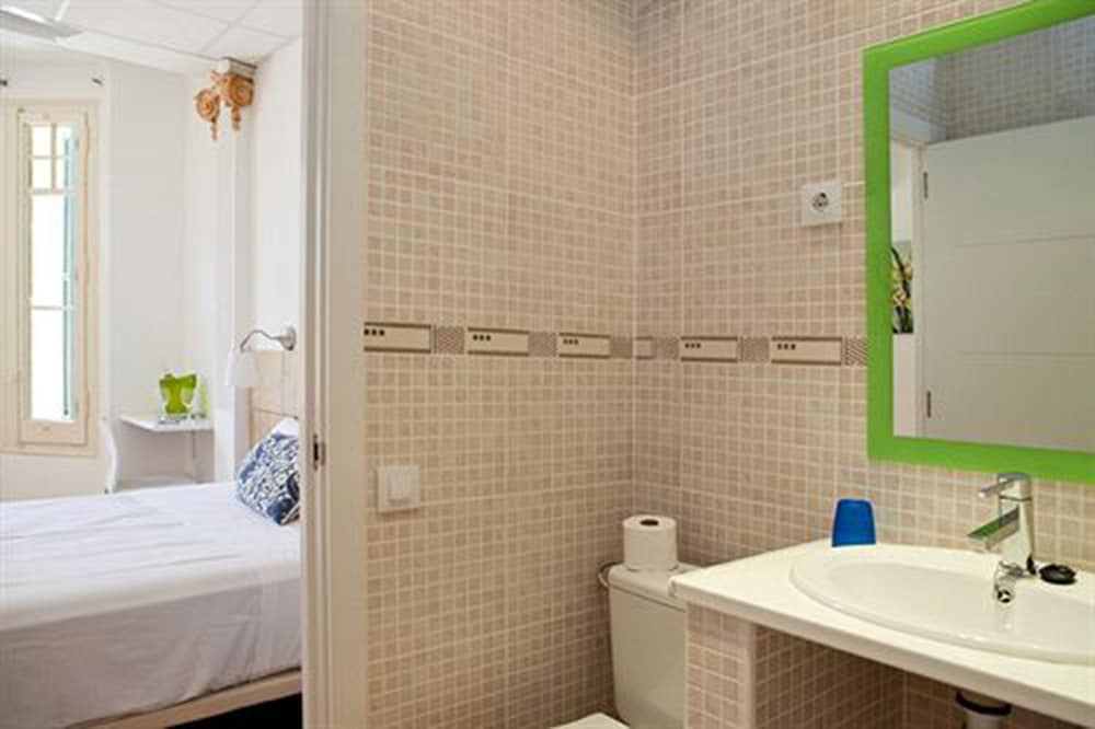 Фото Hostal Martinval