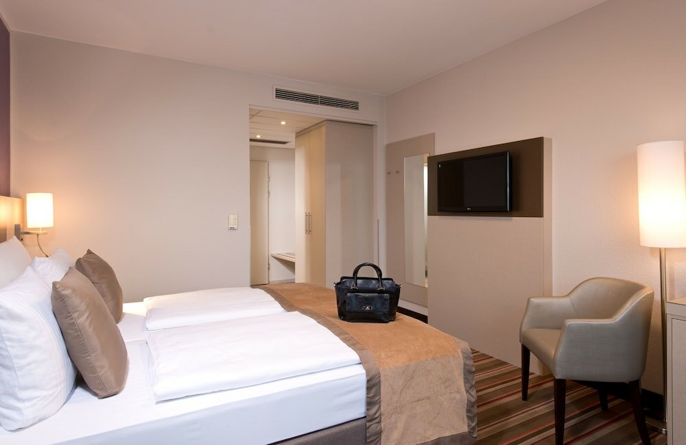 Фото Leonardo Hotel Köln