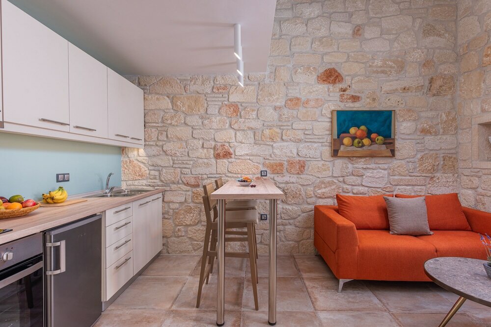 Фото Mint Retreat Suites