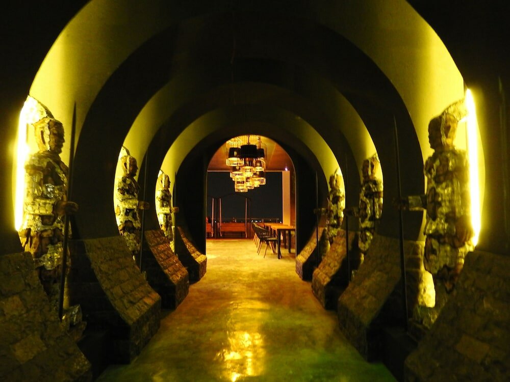 Фото Crown Vista Hotel