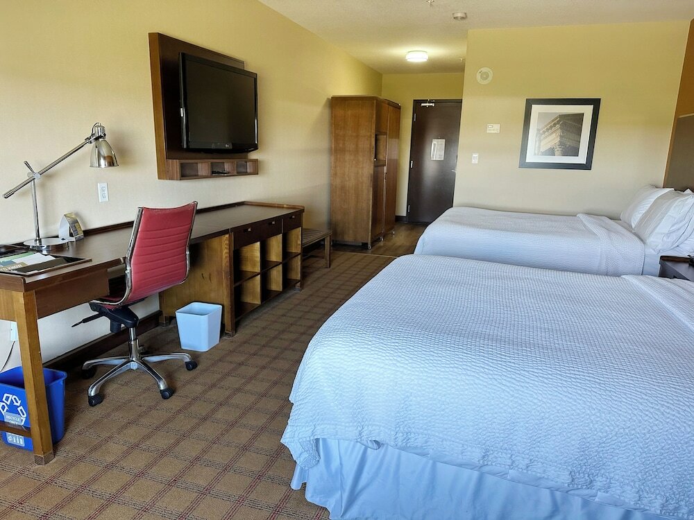 Фото Four Points by Sheraton Edmonton Gateway