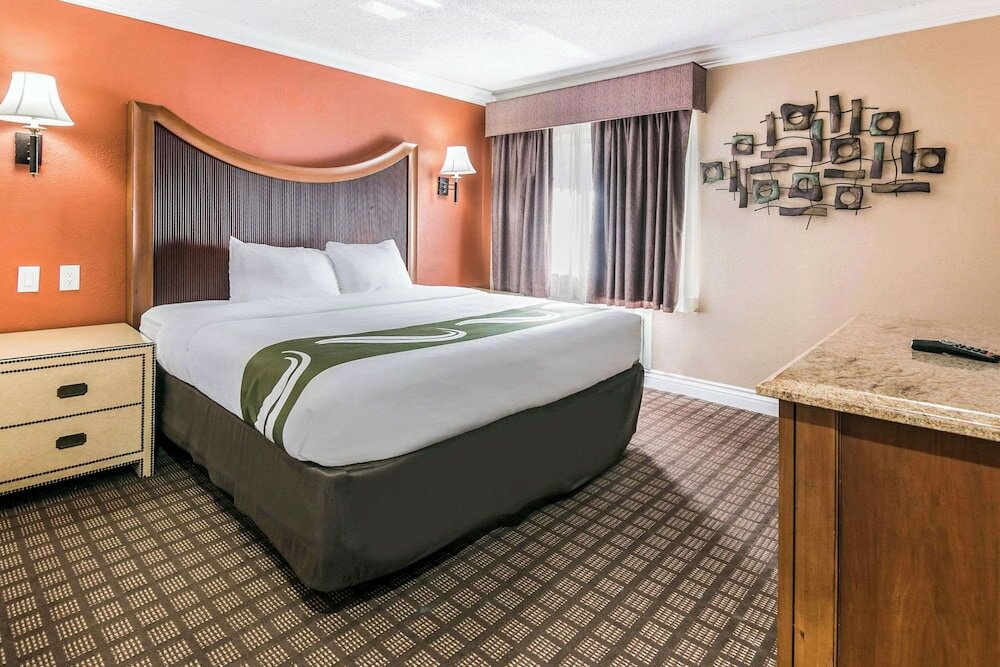 Фото Quality Inn & Suites