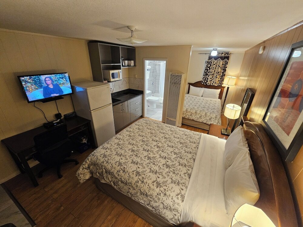 Фото Parkway Motel & European Lodges