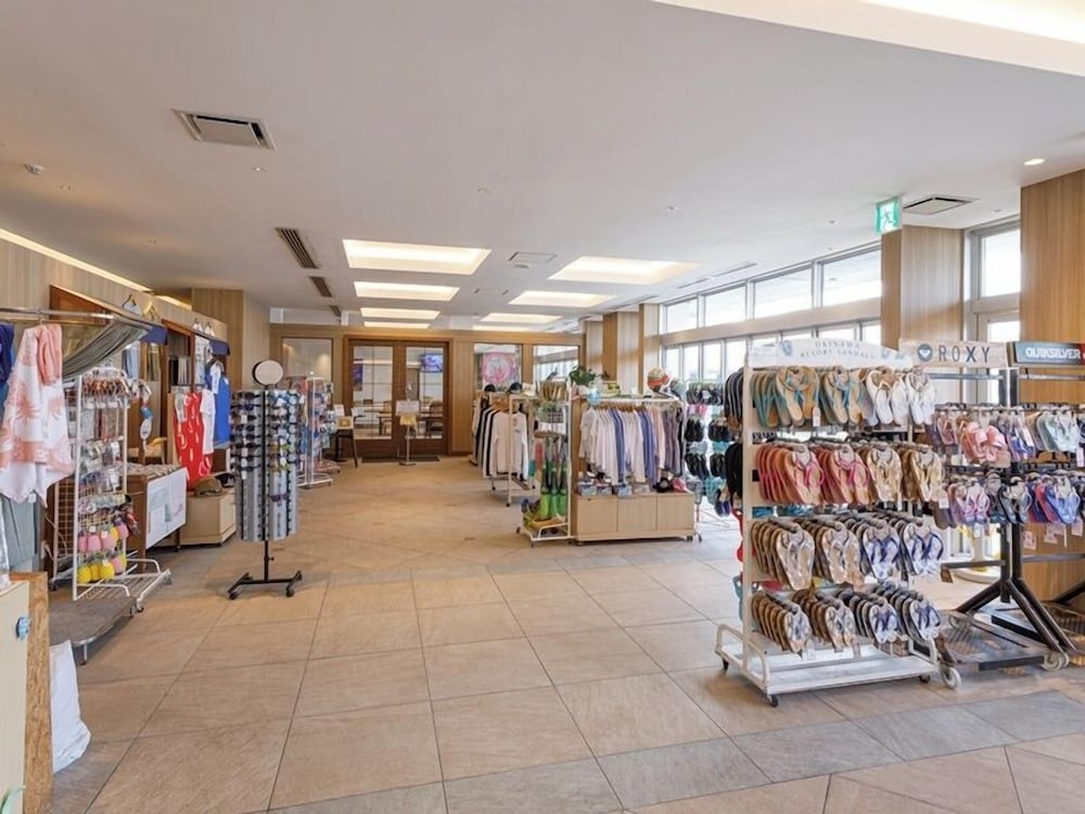 Фото Okinawa Kariyushi Lch Resort on the Beach