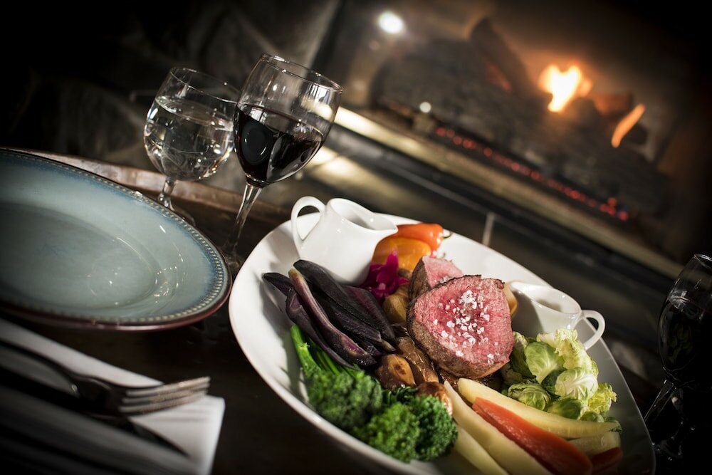 Фото Coast Canmore Hotel & Conference Centre