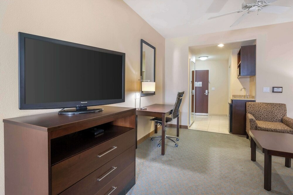 Фото Best Western Plus Midland Suites