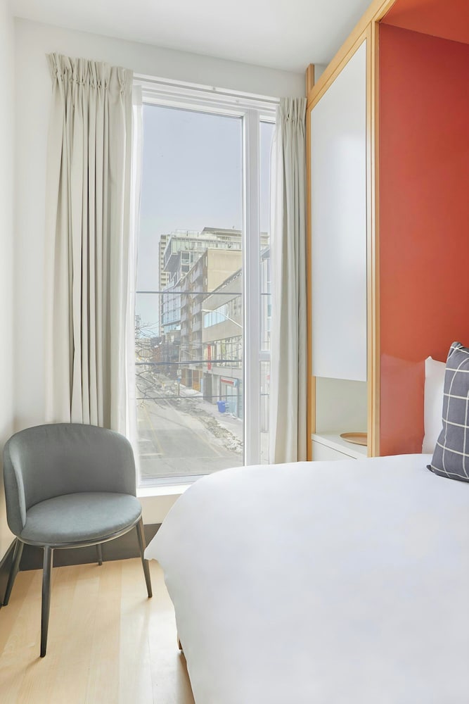 Фото The Beverley Hotel Queen West, Sonder