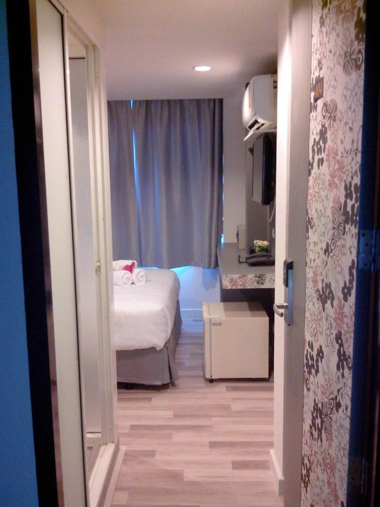 Фото Nantra Ploenchit Hotel