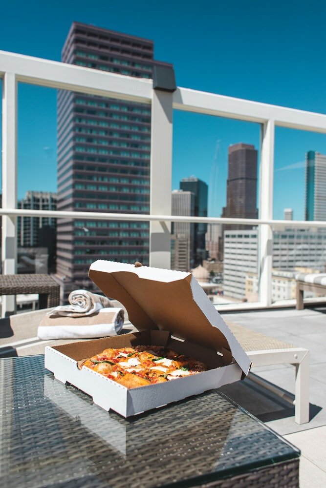 Фото Warwick Denver