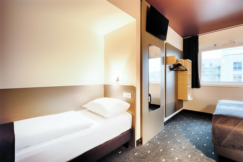 Фото B&b Hotel Wiesbaden