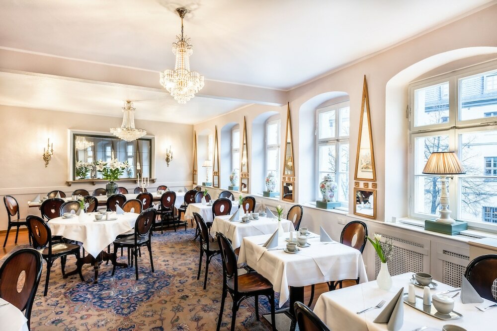 Фото Hotel Würzburger Hof