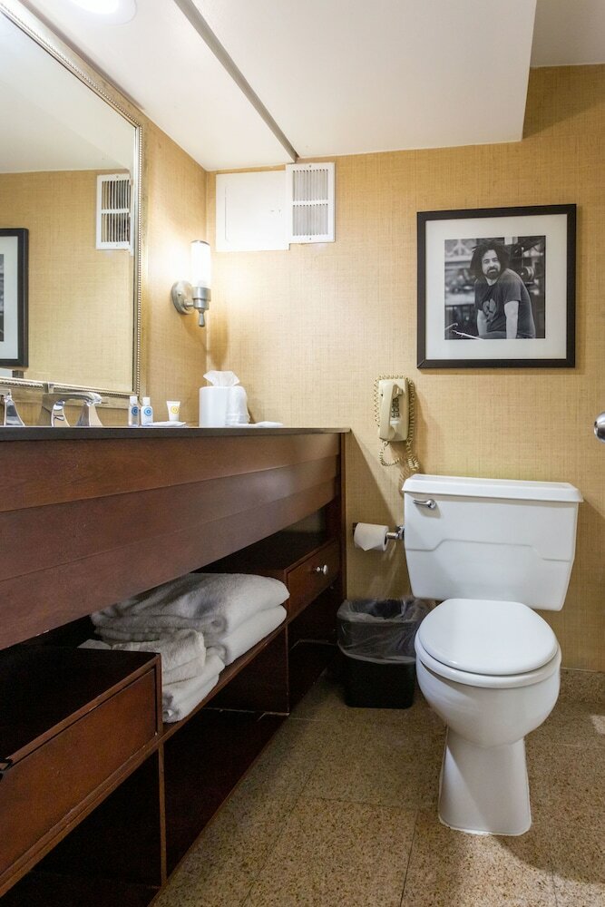 Фото Comfort Inn & Suites Baltimore Inner Harbor