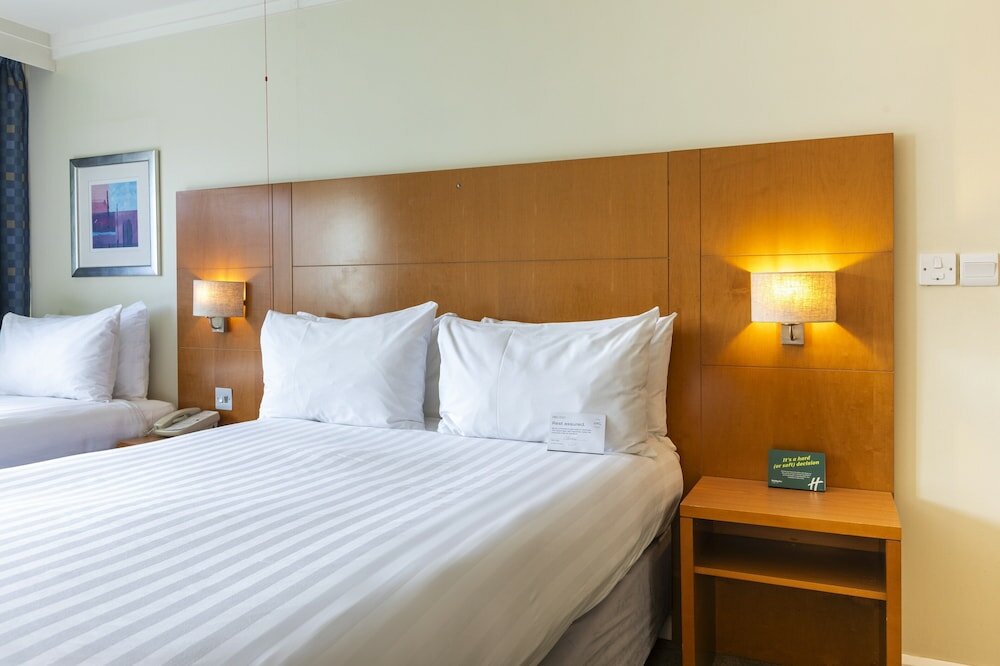 Фото Holiday Inn Cardiff City Centre