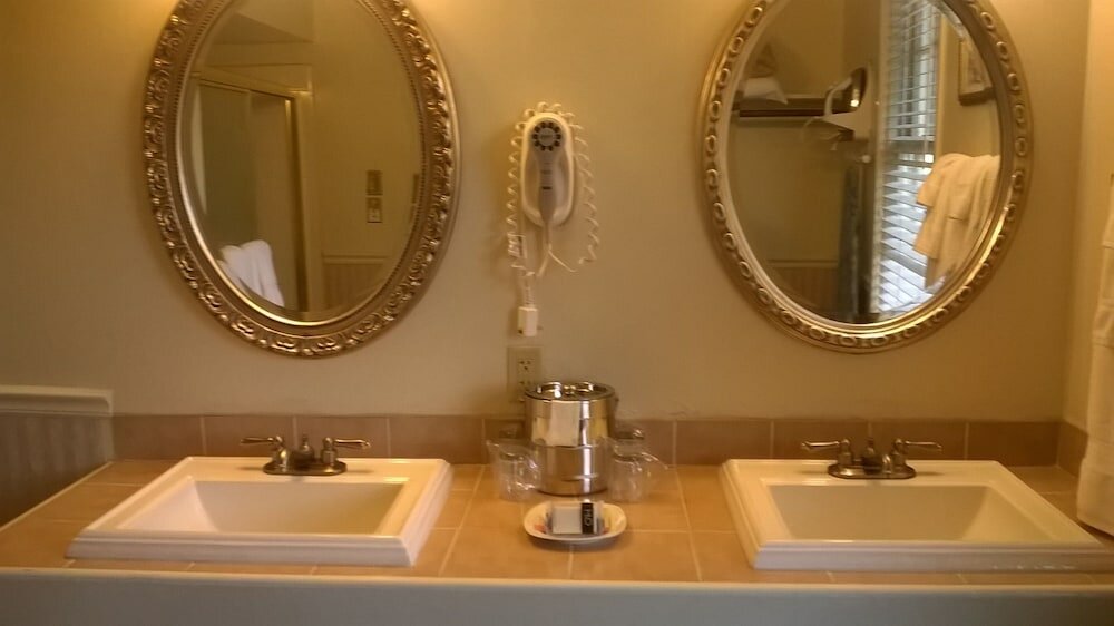 Фото Gunn House Hotel