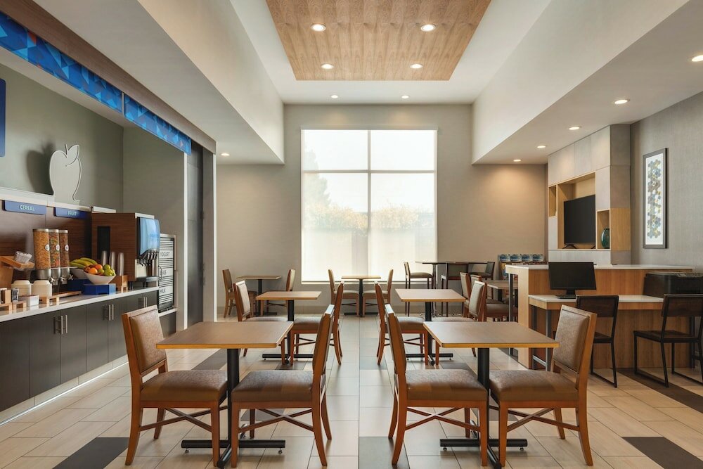 Фото Holiday Inn Express West Sacramento, an Ihg Hotel