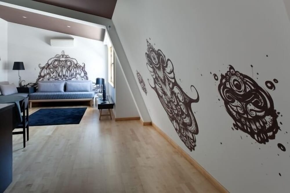 Фото The Lisbonaire Apartments