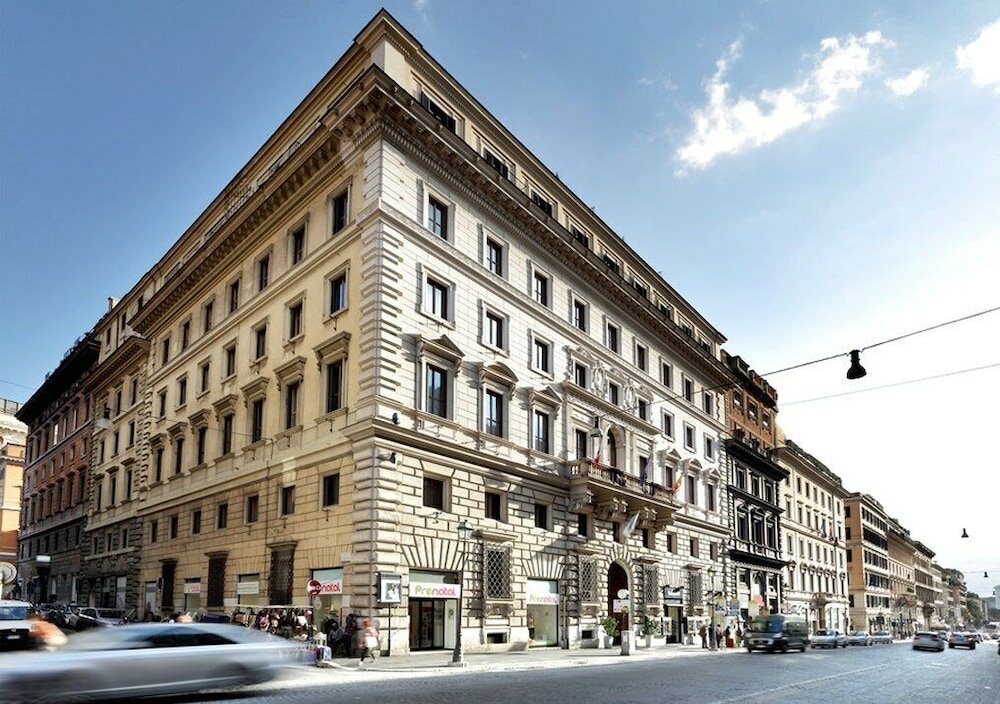 Фото отеля 1