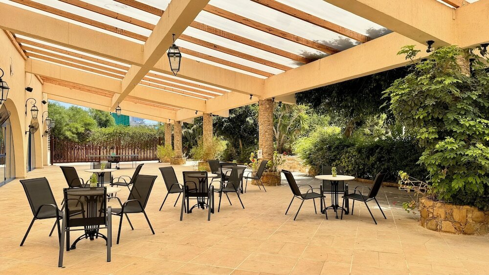 Фото Navarria Hotel