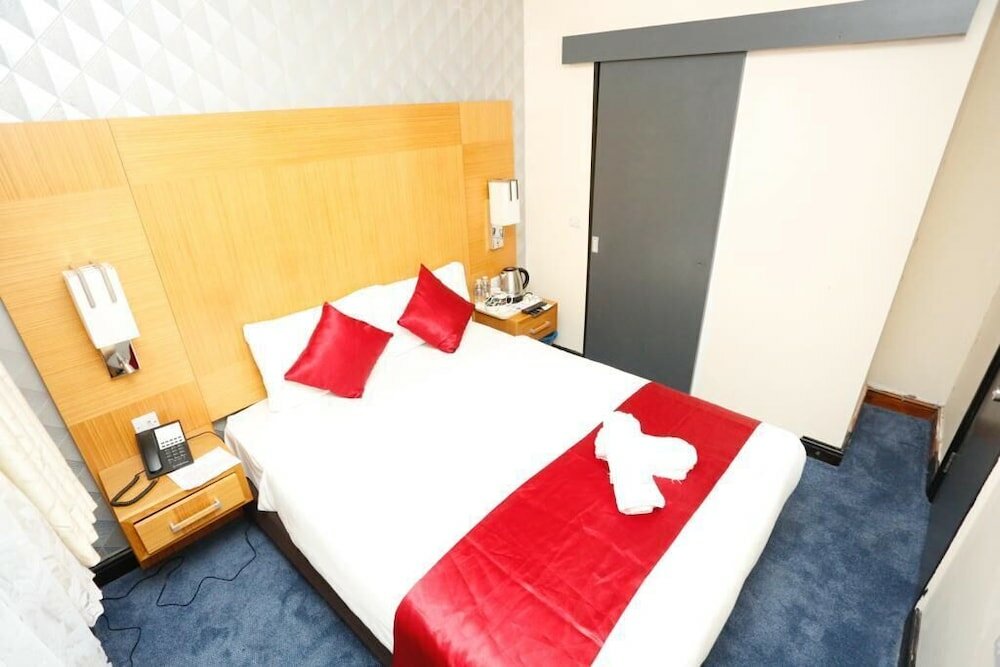 Фото Acorn Lodge Gatwick