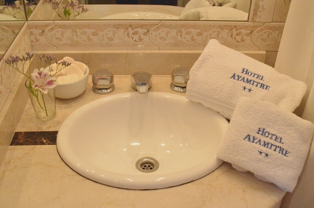 Фото Hotel Ayamitre