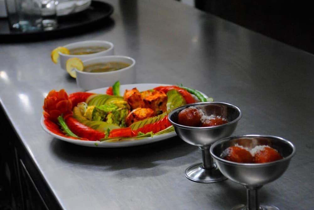 Фото Hotel Devbhoomi Inn