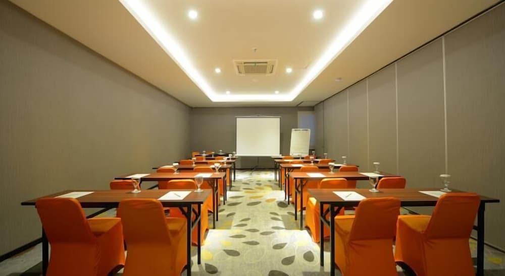 Фото J Hotel Bandara Soekarno Hatta