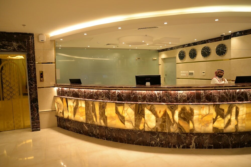 Фото Crown Town Hotel