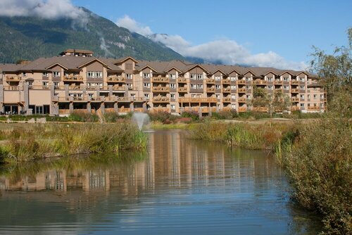 Внешний вид отеля Executive Suites Hotel & Resort, Squamish в Скуамише, фото 1