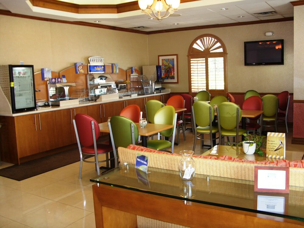Фото Holiday Inn Express North Palm Beach-Oceanview, an Ihg Hotel