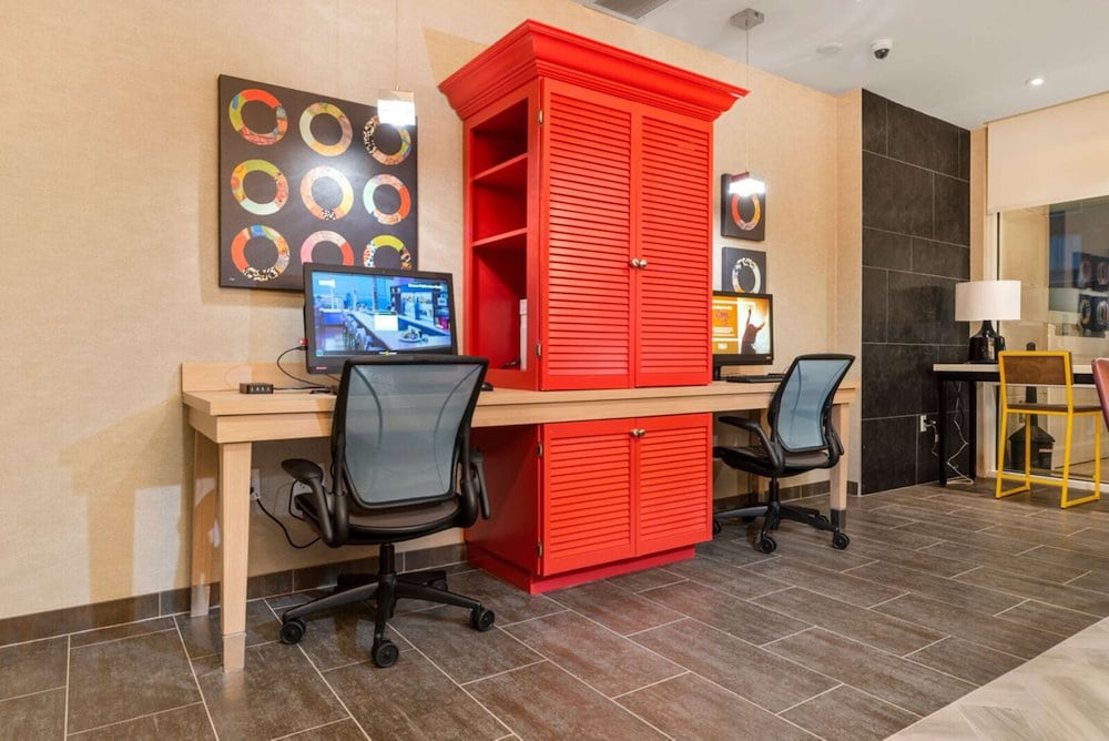 Фото Home2 Suites by Hilton Newark Airport