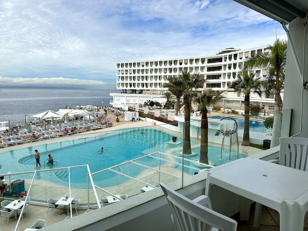 Фото Pearly Grey Ocean Club Apartments & Suites