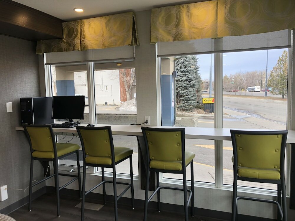 Фото Super 8 by Wyndham Lethbridge