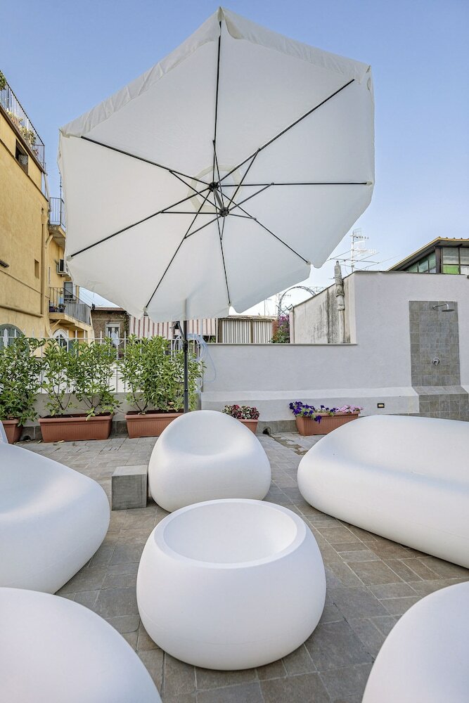 Фото Napoli Squares Suites