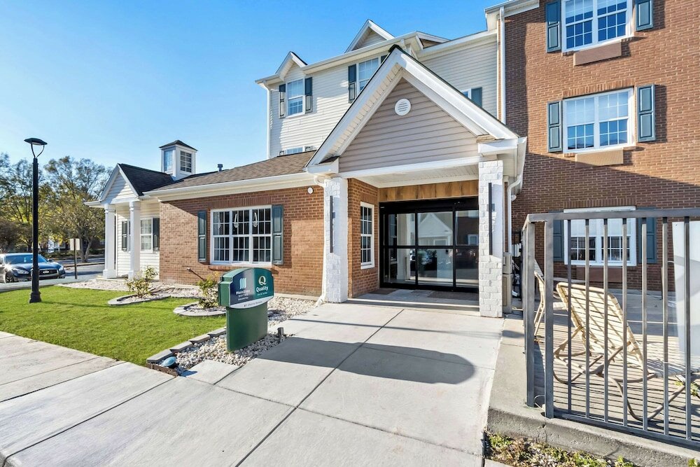 Фото HomeTowne Studios & Suites by Red Roof Columbia