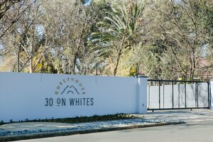 Гостиница 30 on Whites Guesthouse