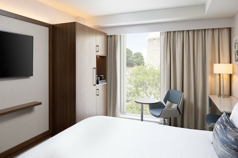 Фото Courtyard by Marriott Oxford City Centre