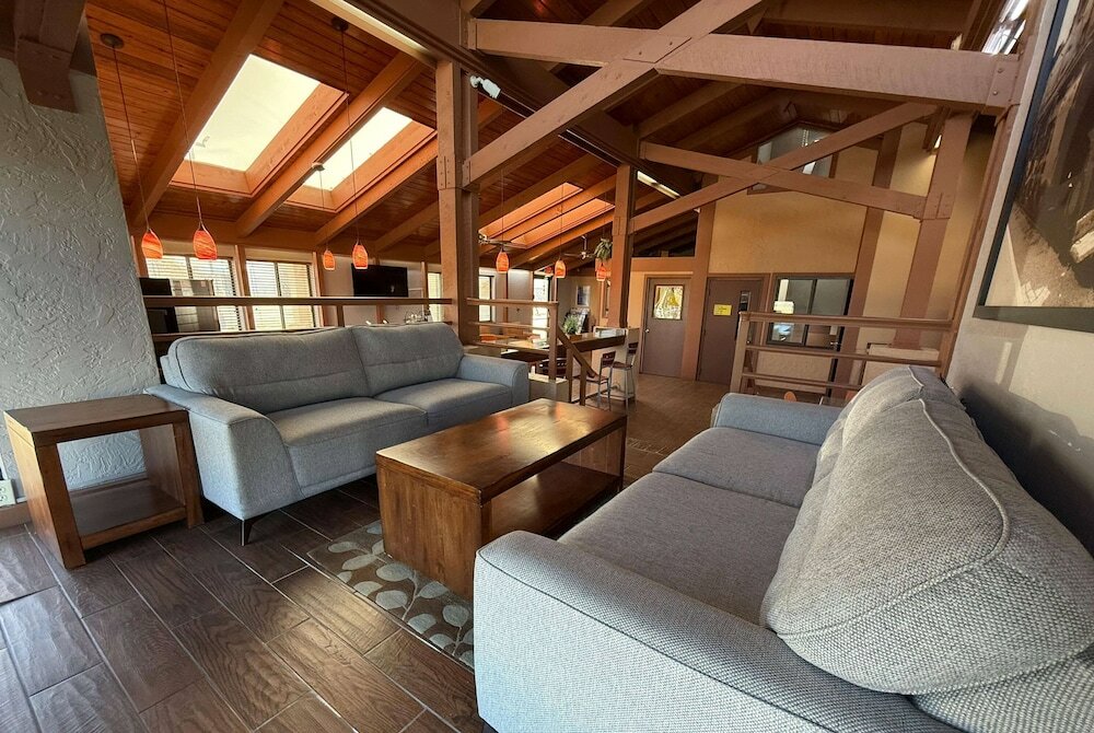 Фото Super 8 by Wyndham Hutchinson