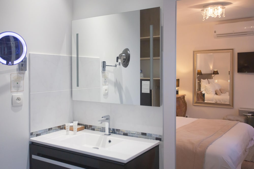 Фото Hôtel Au Charme Rabelaisien