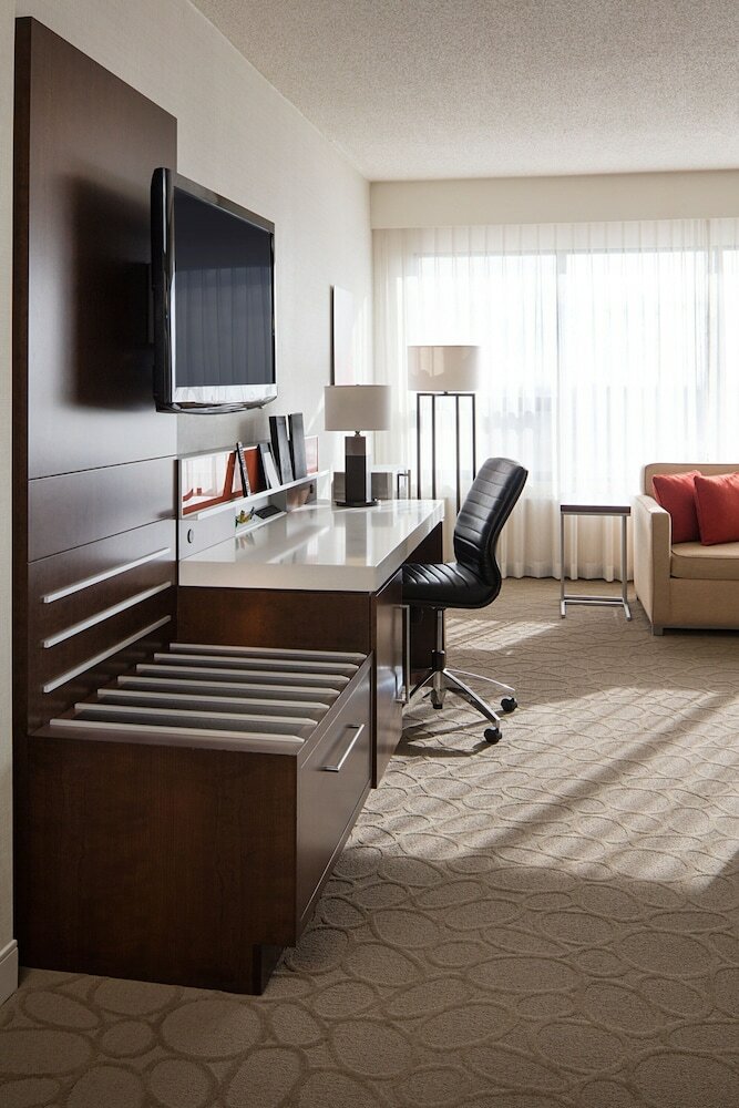 Фото Delta Hotels by Marriott Edmonton South Conference Centre