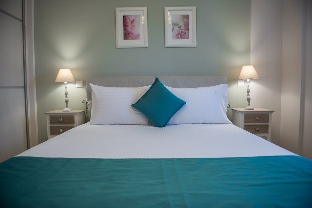 Фото Elodia Apartments