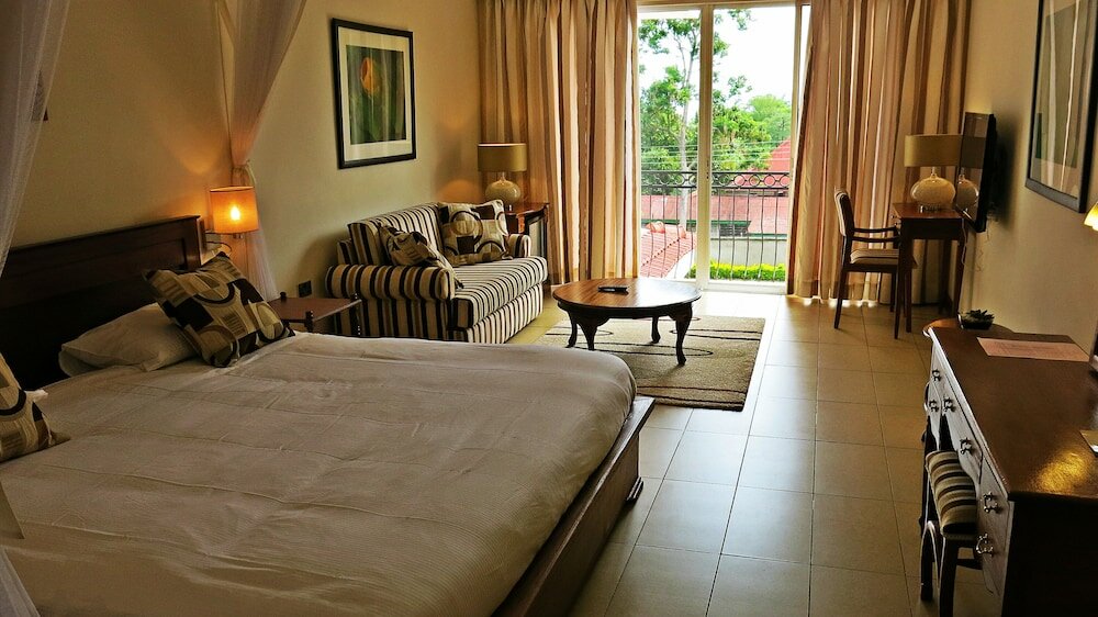 Фото Sovereign Hotel