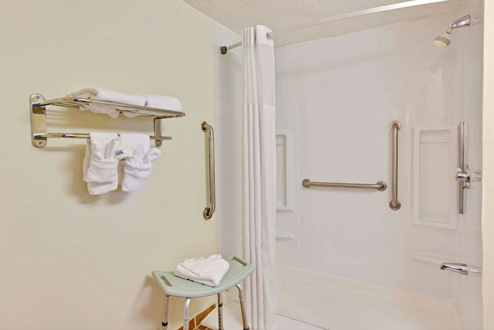 Фото Days Inn by Wyndham Charlotte/Woodlawn Near Carowinds