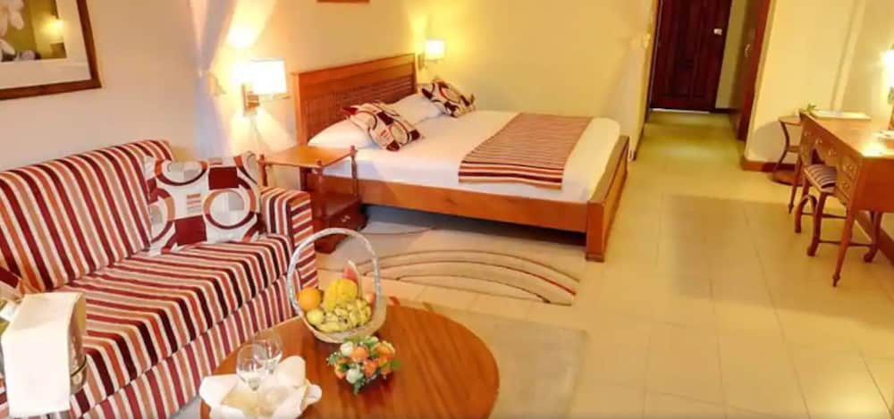 Фото Sovereign Hotel