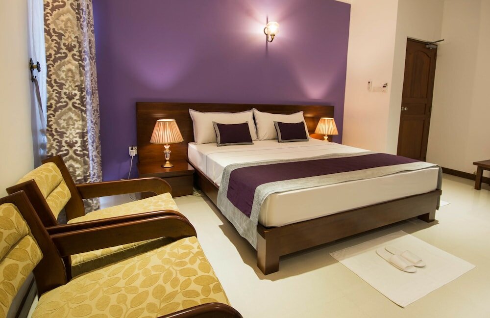 Фото Ceyloni City Hotel