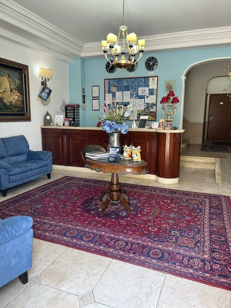 Фото отеля 2