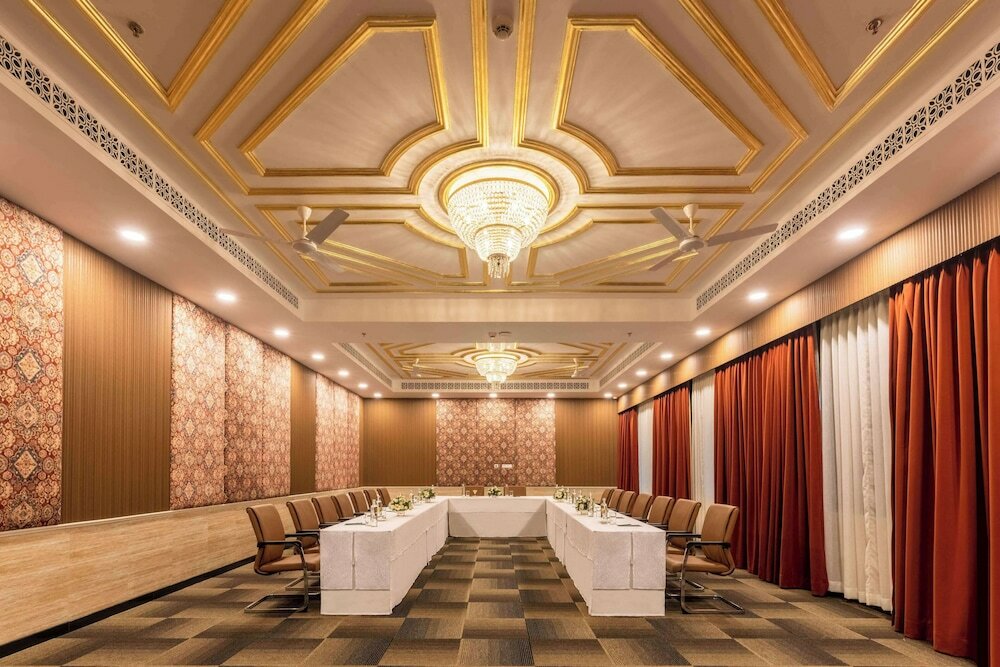 Фото Mayfair Palm Beach Resort